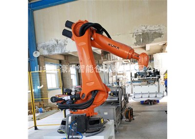 鐵粉全自動碼垛設(shè)備 機(jī)械手碼垛機(jī)工作現(xiàn)場