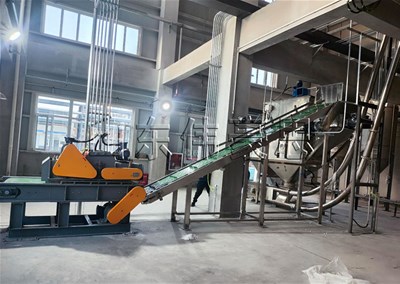 白炭黑自動(dòng)破袋機(jī)有何特點(diǎn)？